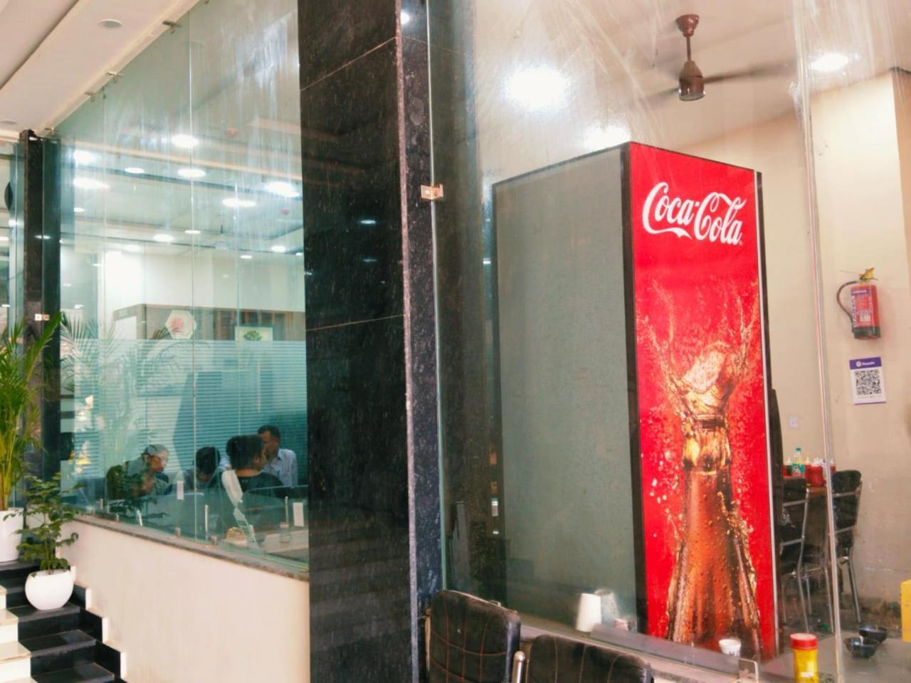 Hotel Shree Radha Krishna Varanasi Bagian luar foto