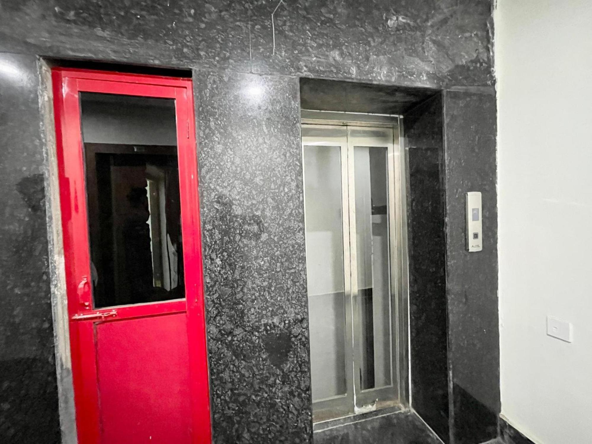 Hotel Shree Radha Krishna Varanasi Bagian luar foto